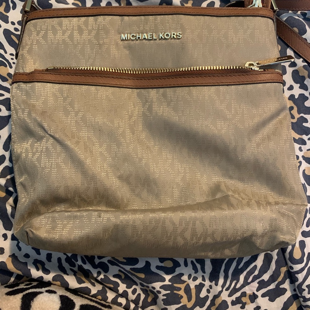 Micheal kors crossbody